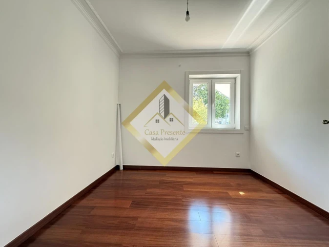 Apartamento T3 para Venda em Oliveira do Douro Foto 25