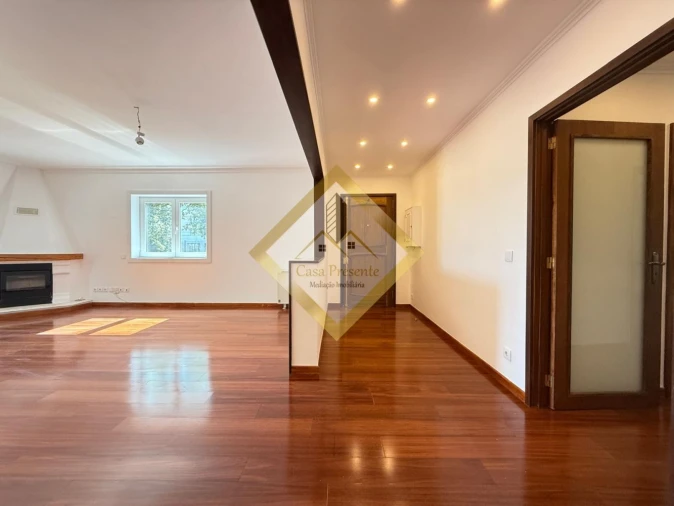 Apartamento T3 para Venda em Oliveira do Douro Foto 2