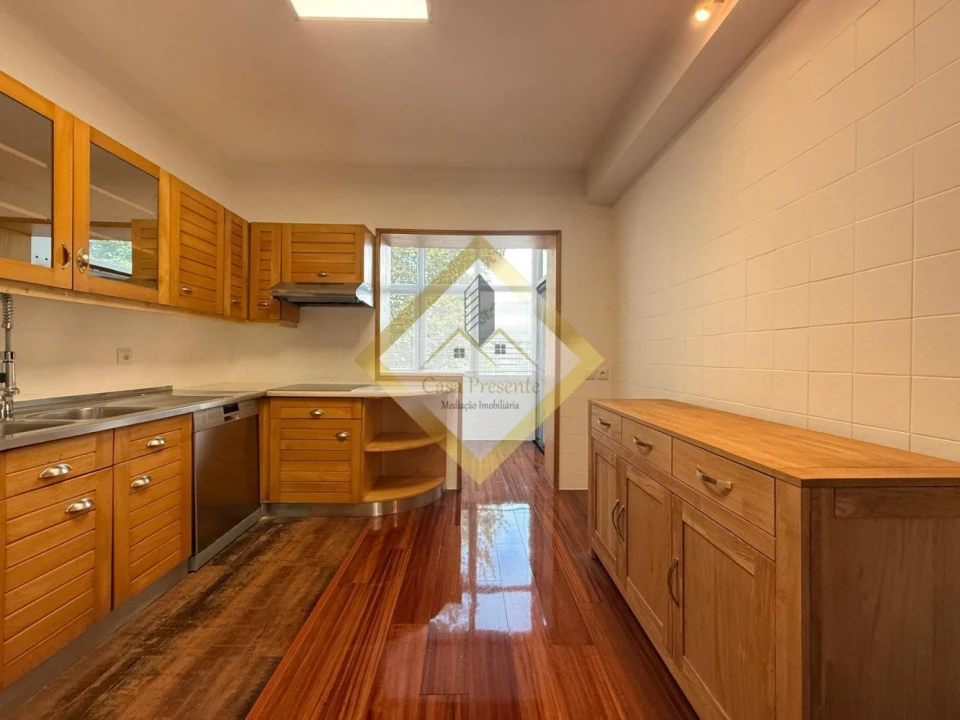 Apartamento T3 para Venda em Oliveira do Douro Foto 8