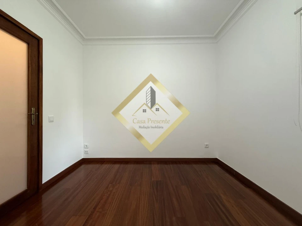 Apartamento T3 para Venda em Oliveira do Douro Foto 12