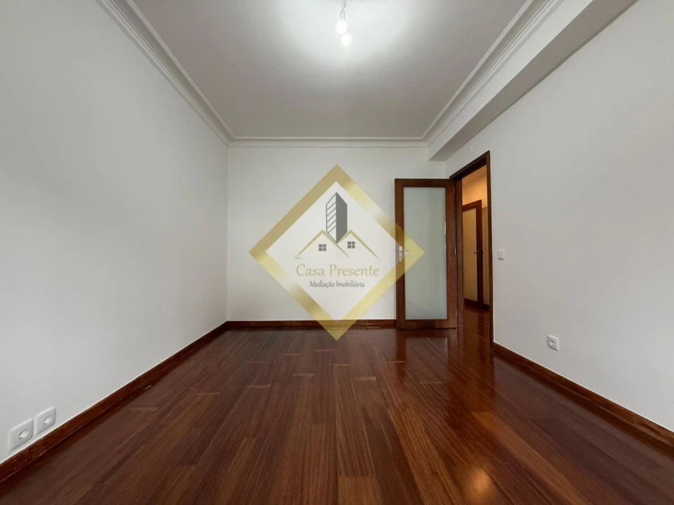 Apartamento T3 para Venda em Oliveira do Douro Foto 5