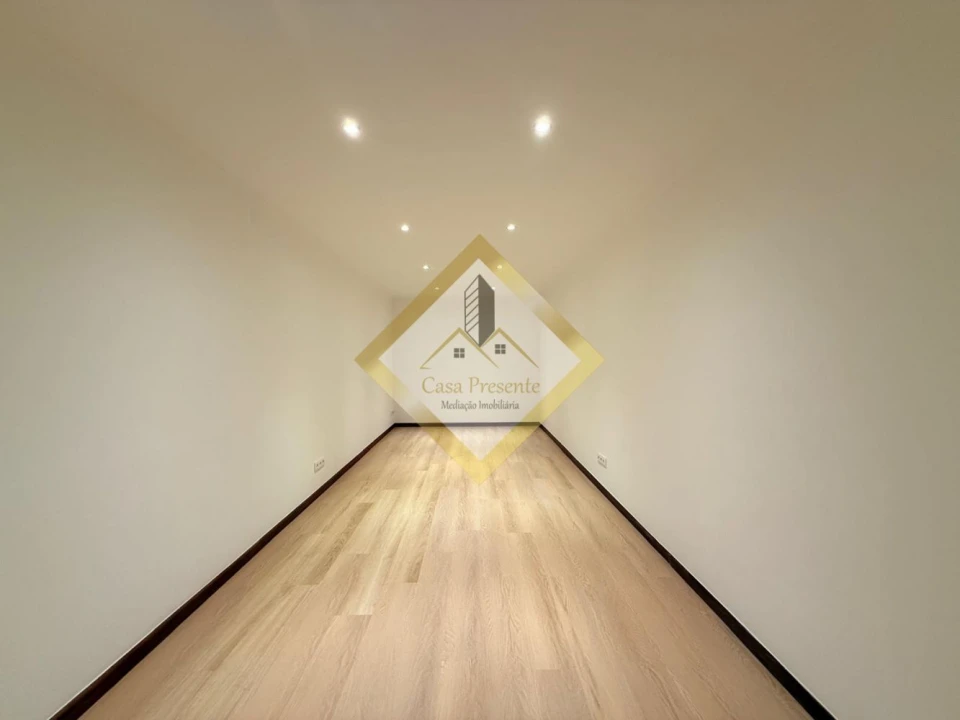 Apartamento T3 para Venda em Oliveira do Douro Foto 23