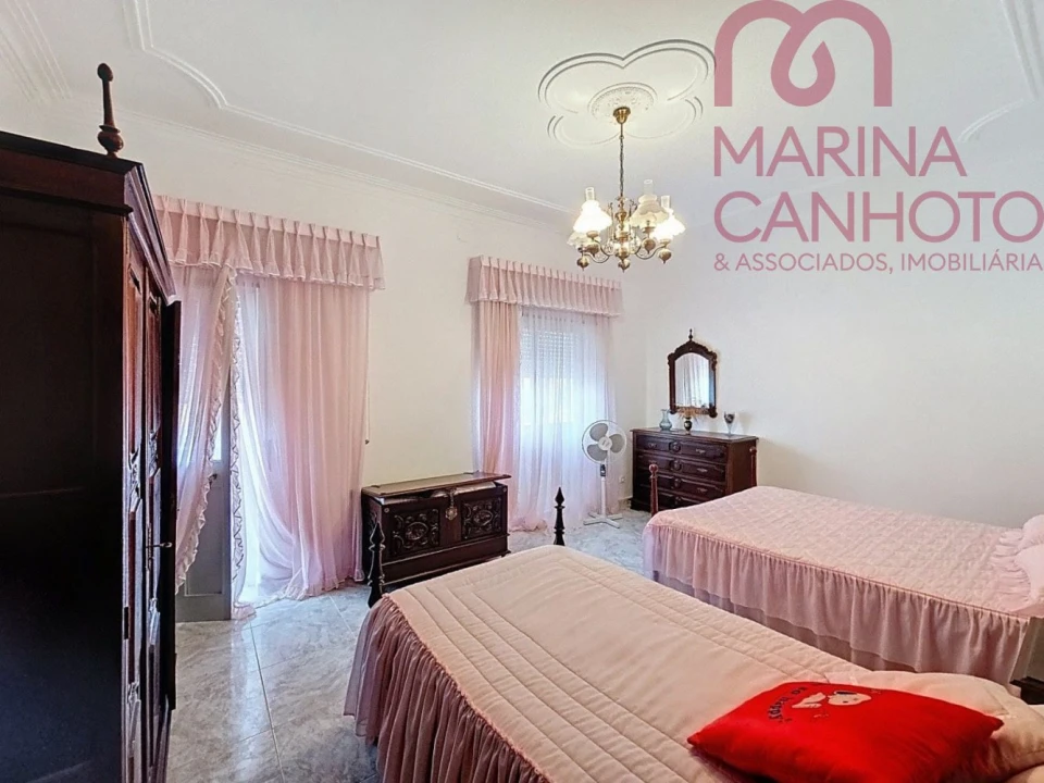 Moradia T4 para Venda em Bencatel Foto 36