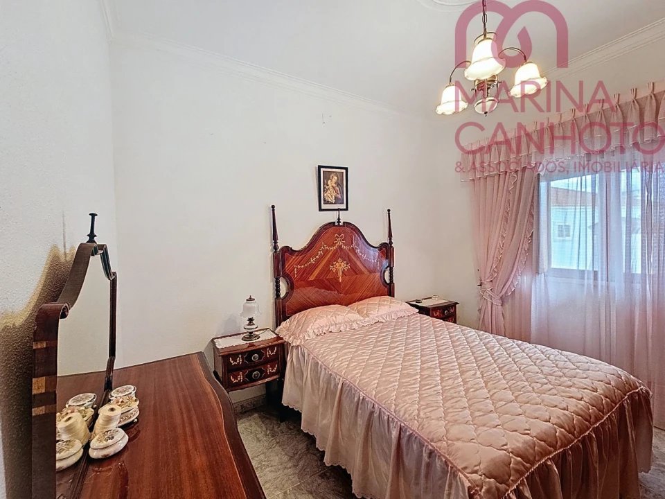 Moradia T4 para Venda em Bencatel Foto 31