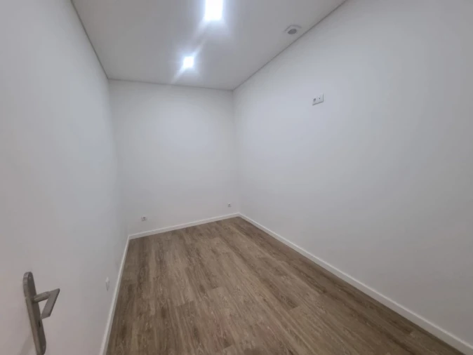 Apartamento T1 para Venda em Rio de Mouro Foto 4