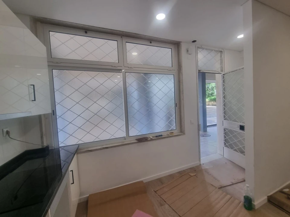 Apartamento T1 para Venda em Rio de Mouro Foto 7