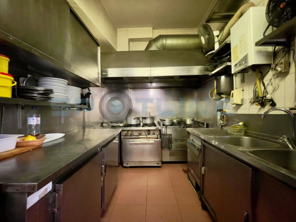 Loja para Arrendamento em Laranjeiro e Feijó Foto 9