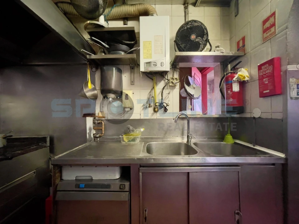 Loja para Arrendamento em Laranjeiro e Feijó Foto 10