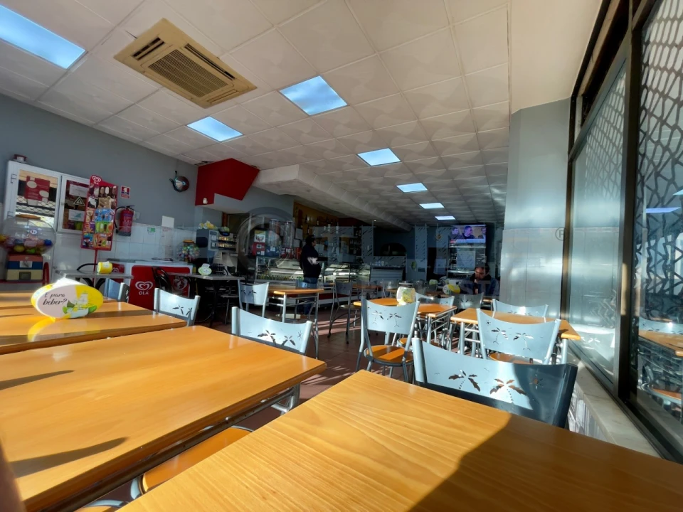 Loja para Cedência de Quotas em Laranjeiro e Feijó Foto 3