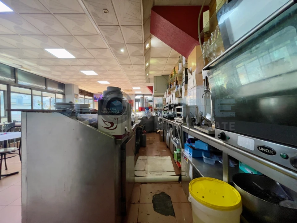 Loja para Cedência de Quotas em Laranjeiro e Feijó Foto 5