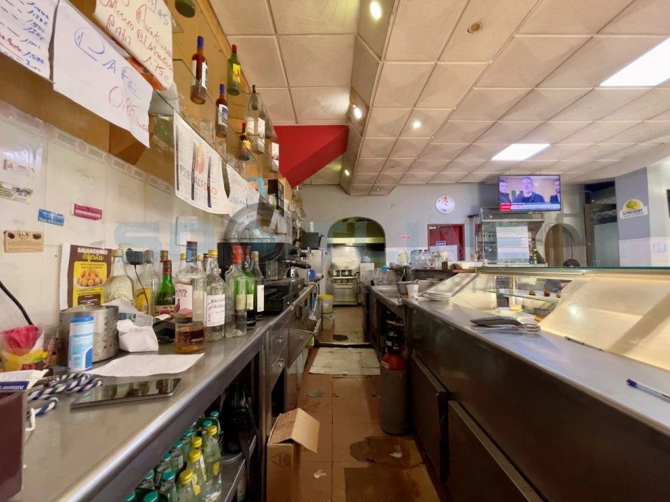 Loja para Cedência de Quotas em Laranjeiro e Feijó Foto 6