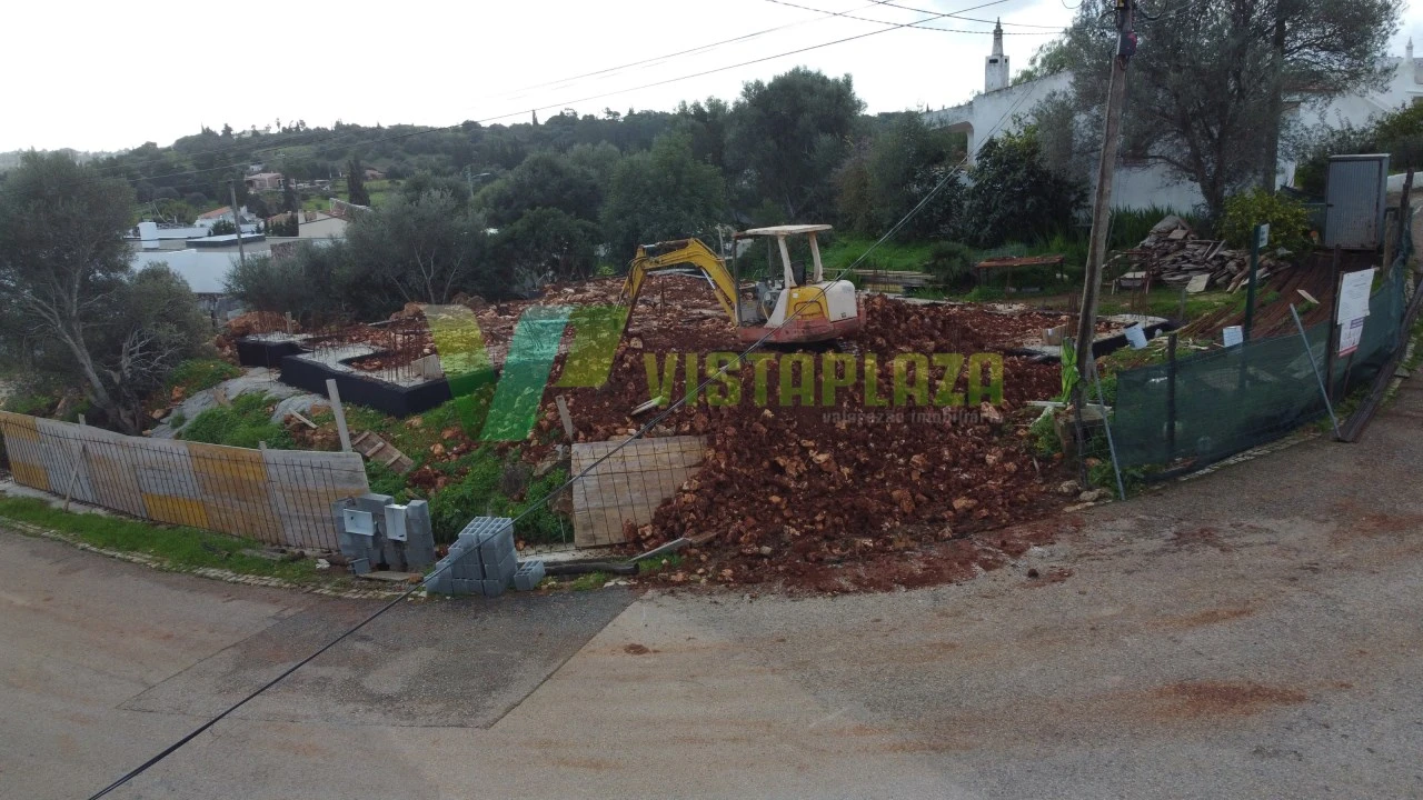 Moradia T4 para Venda em Mexilhoeira Grande Foto 22