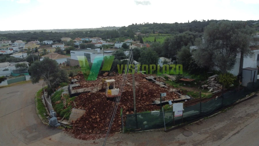 Moradia T4 para Venda em Mexilhoeira Grande Foto 21