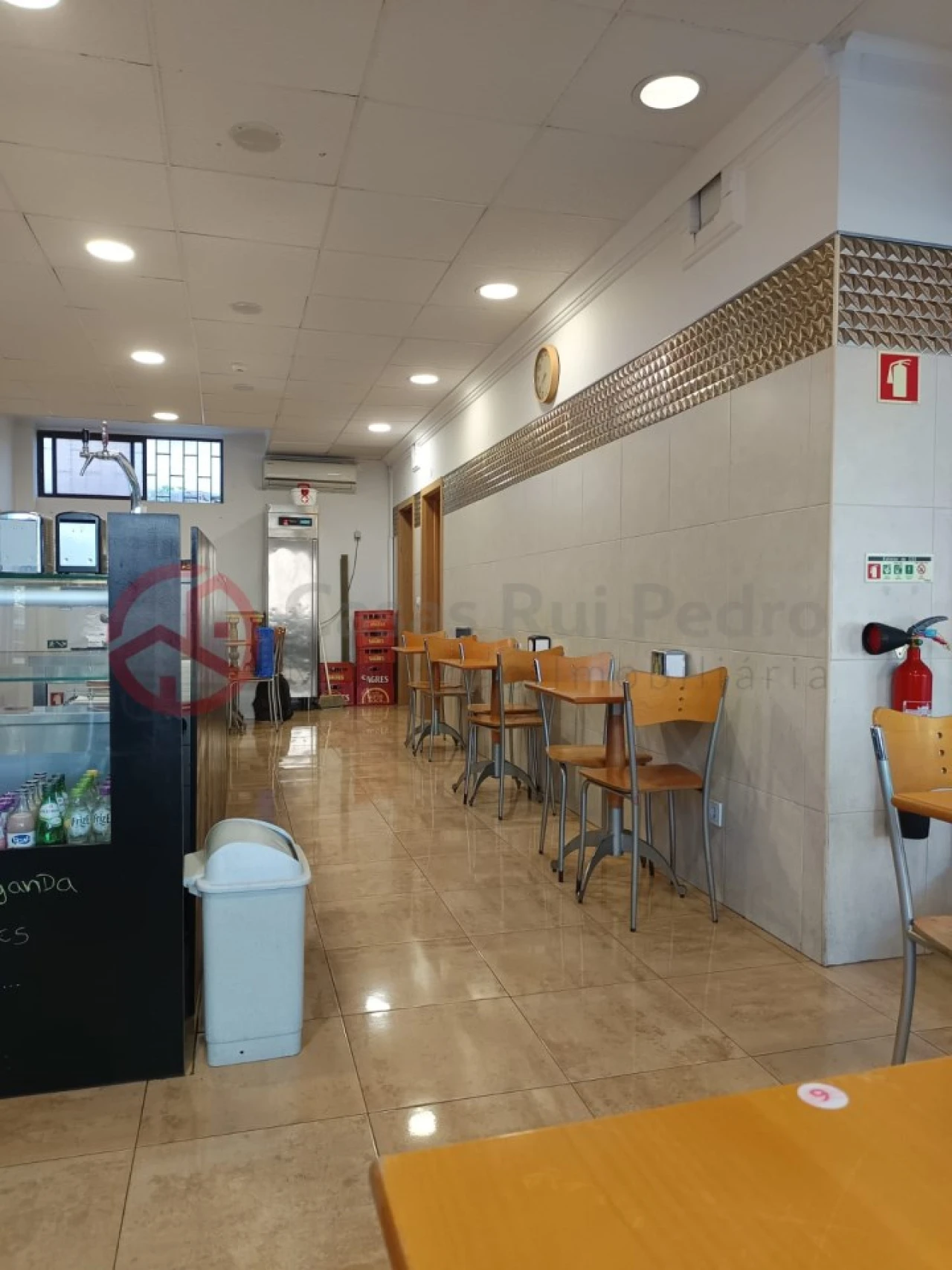 Negócio para Cedência de Quotas em Laranjeiro e Feijó Foto 2