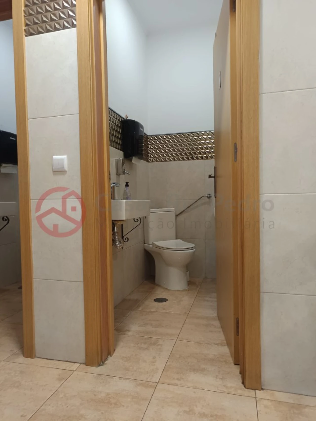 Negócio para Cedência de Quotas em Laranjeiro e Feijó Foto 17
