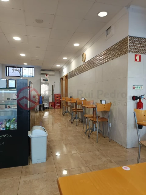 Negócio para Cedência de Quotas em Laranjeiro e Feijó