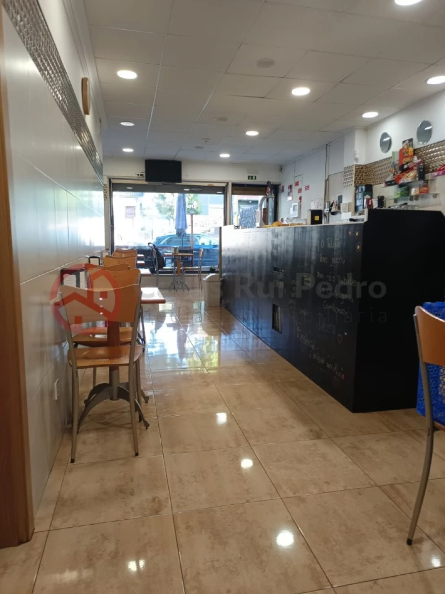 Negócio para Cedência de Quotas em Laranjeiro e Feijó Foto 3