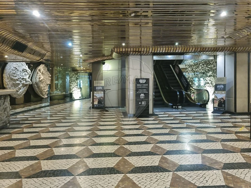 Loja para Arrendamento em Santa Maria Maior Foto 7