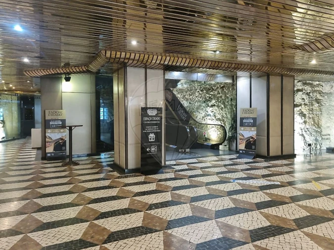 Loja para Arrendamento em Santa Maria Maior Foto 9