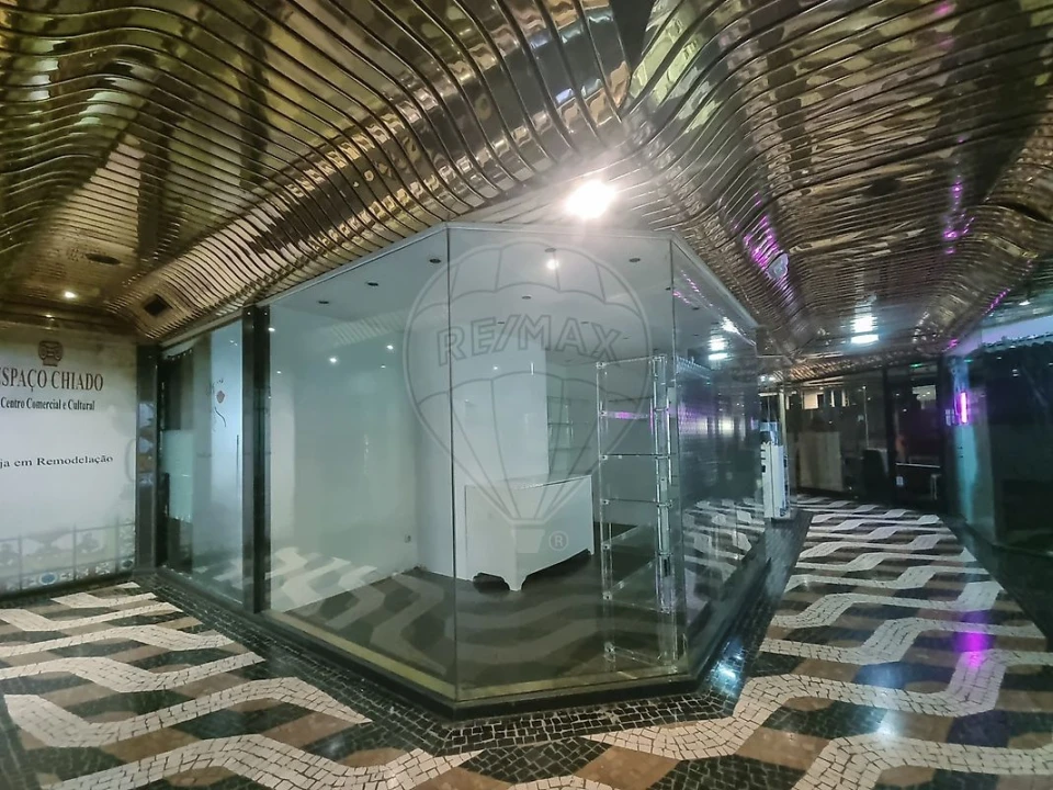 Loja para Arrendamento em Santa Maria Maior Foto 1