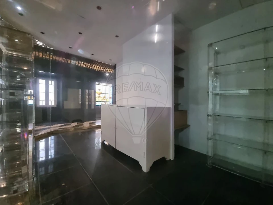 Loja para Arrendamento em Santa Maria Maior Foto 5