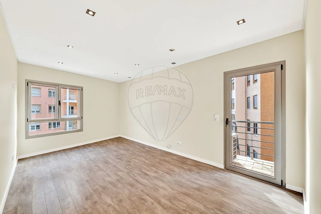 Apartamento T2 para Arrendamento em Odivelas Foto 7