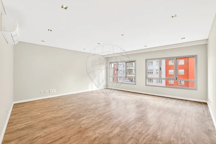 Apartamento T2 para Arrendamento em Odivelas Foto 9