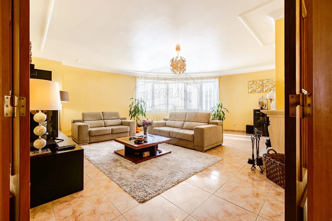 Apartamento T3 para Venda em Vialonga Foto 1