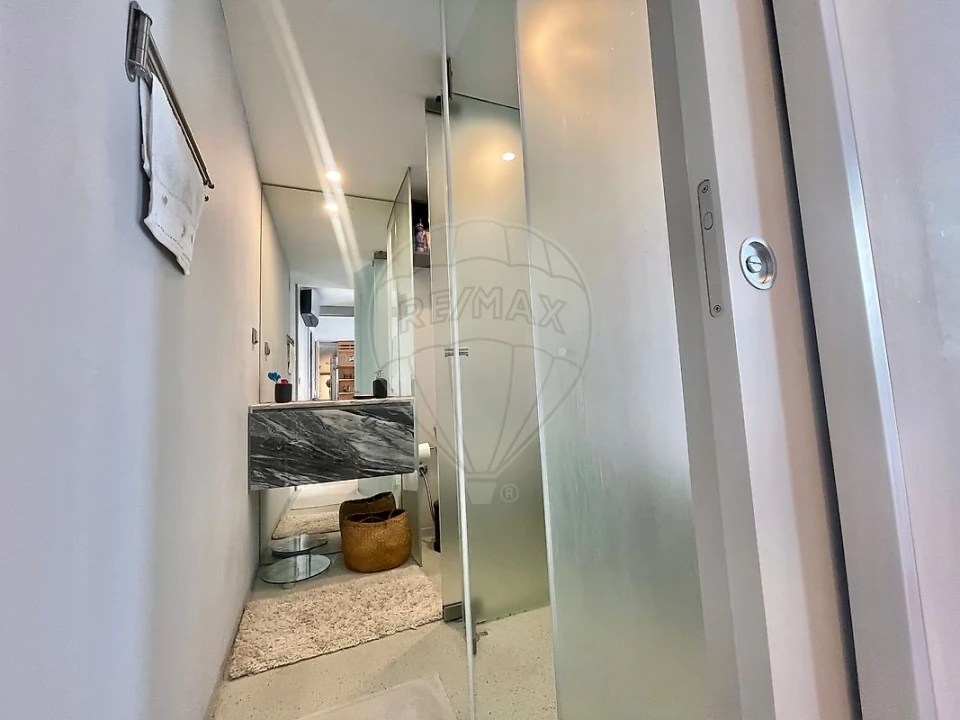 Apartamento T1 para Venda em Santo António Foto 17