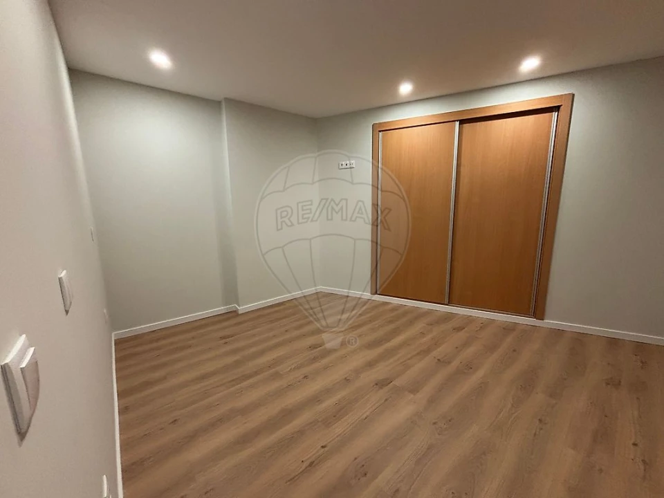 Apartamento T1 para Arrendamento em Ovar, São João, Arada e São Vicente de Pereira Jusã Foto 7