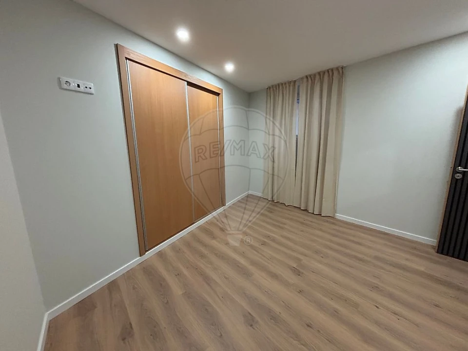 Apartamento T1 para Arrendamento em Ovar, São João, Arada e São Vicente de Pereira Jusã Foto 6