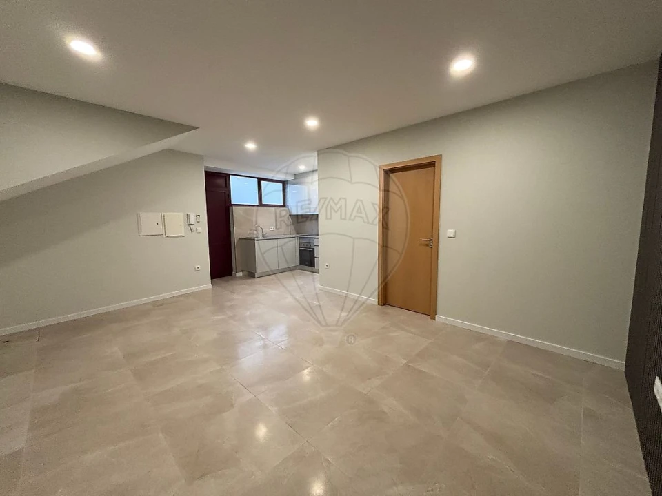 Apartamento T1 para Arrendamento em Ovar, São João, Arada e São Vicente de Pereira Jusã Foto 8