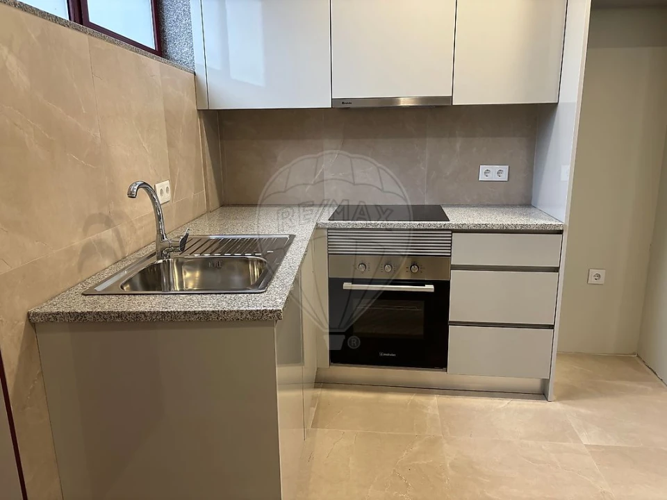 Apartamento T1 para Arrendamento em Ovar, São João, Arada e São Vicente de Pereira Jusã Foto 5