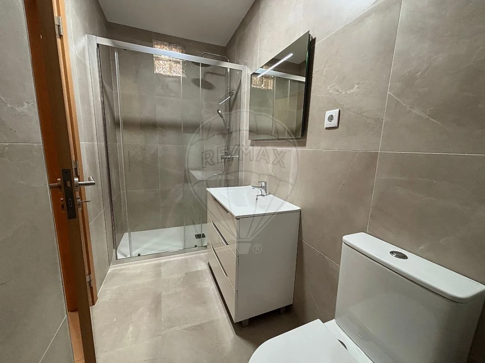 Apartamento T1 para Arrendamento em Ovar, São João, Arada e São Vicente de Pereira Jusã Foto 10