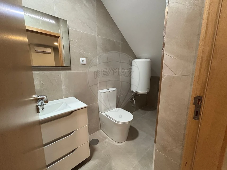 Apartamento T1 para Arrendamento em Ovar, São João, Arada e São Vicente de Pereira Jusã Foto 3