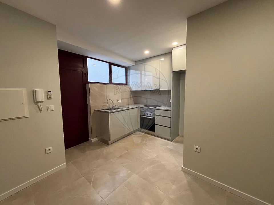 Apartamento T1 para Arrendamento em Ovar, São João, Arada e São Vicente de Pereira Jusã Foto 2