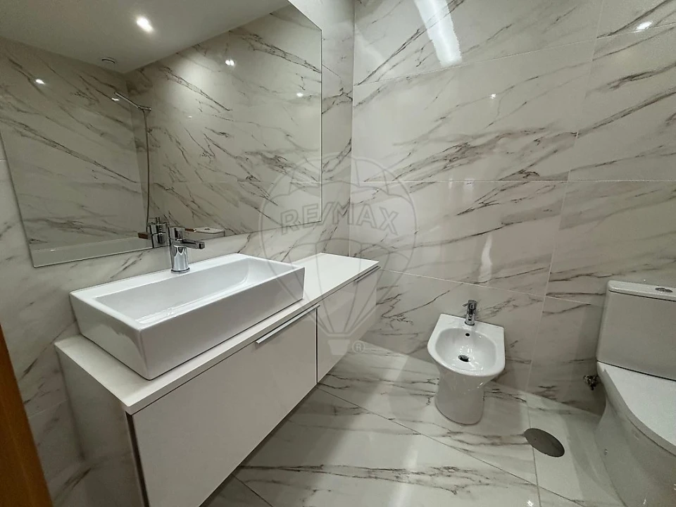 Apartamento T2 para Arrendamento em Santa Maria da Feira, Travanca, Sanfins e Espargo Foto 16