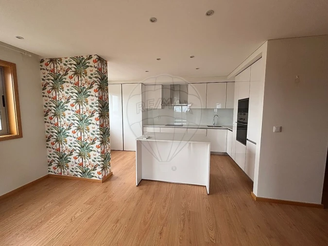 Apartamento T2 para Arrendamento em Santa Maria da Feira, Travanca, Sanfins e Espargo Foto 4