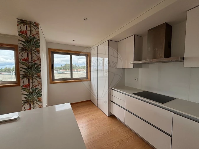 Apartamento T2 para Arrendamento em Santa Maria da Feira, Travanca, Sanfins e Espargo Foto 6