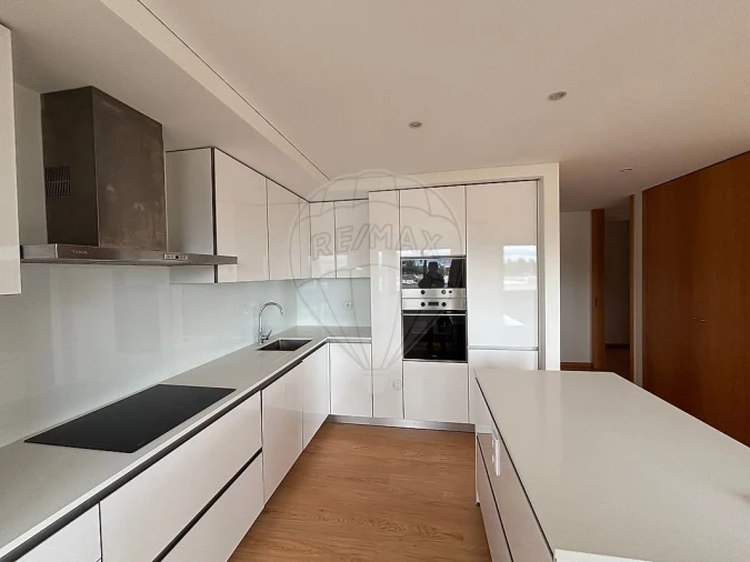 Apartamento T2 para Arrendamento em Santa Maria da Feira, Travanca, Sanfins e Espargo