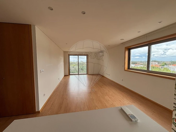 Apartamento T2 para Arrendamento em Santa Maria da Feira, Travanca, Sanfins e Espargo Foto 2