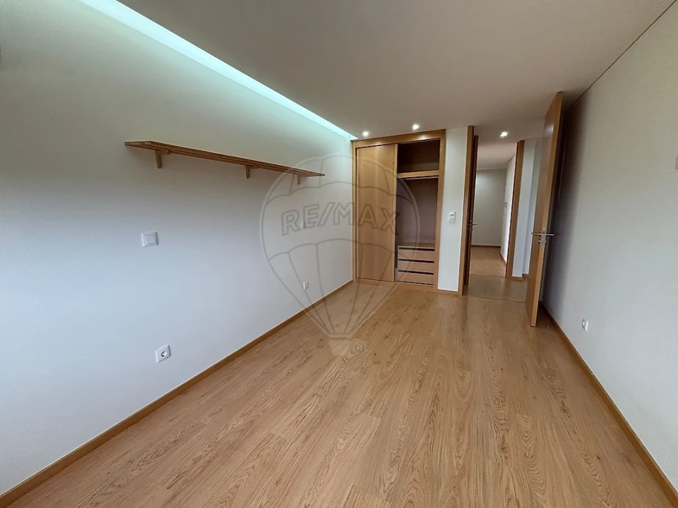 Apartamento T2 para Arrendamento em Santa Maria da Feira, Travanca, Sanfins e Espargo Foto 10