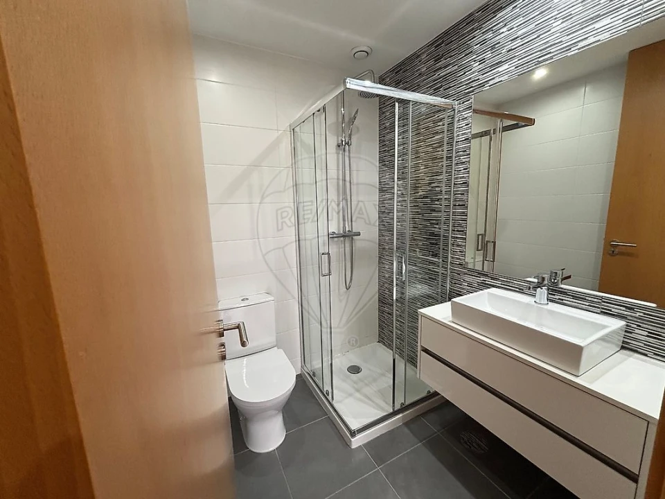 Apartamento T2 para Arrendamento em Santa Maria da Feira, Travanca, Sanfins e Espargo Foto 14