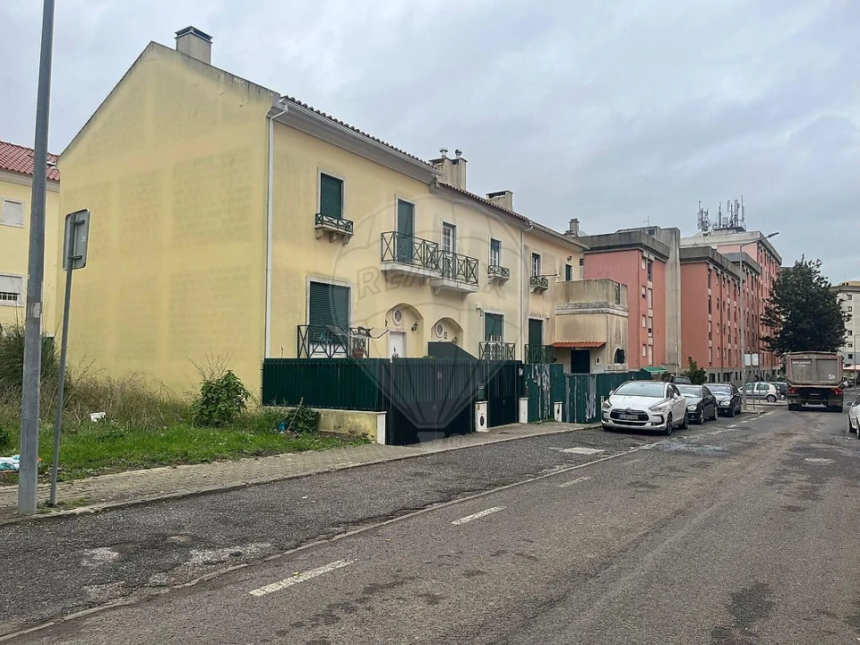 Terreno para Venda em Algueirão-Mem Martins Foto 2