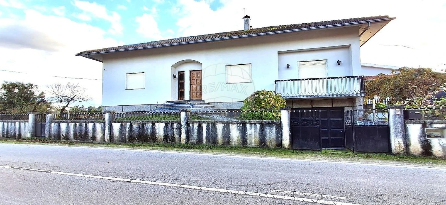 Moradia T3 para Venda em Sameice e Santa Eulália Foto 1