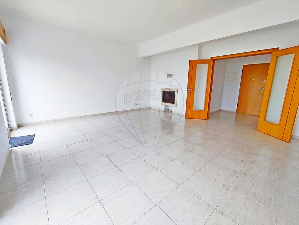 Apartamento T2 para Venda em Azambuja Foto 4