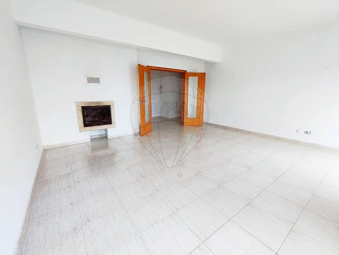 Apartamento T2 para Venda em Azambuja Foto 3