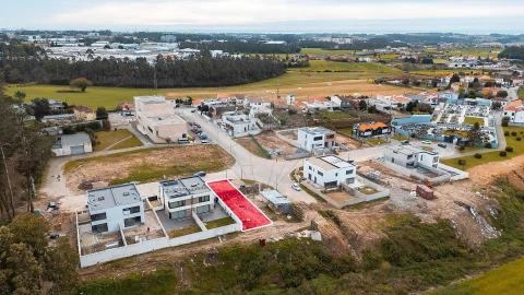 Terreno para Venda em Castêlo da Maia