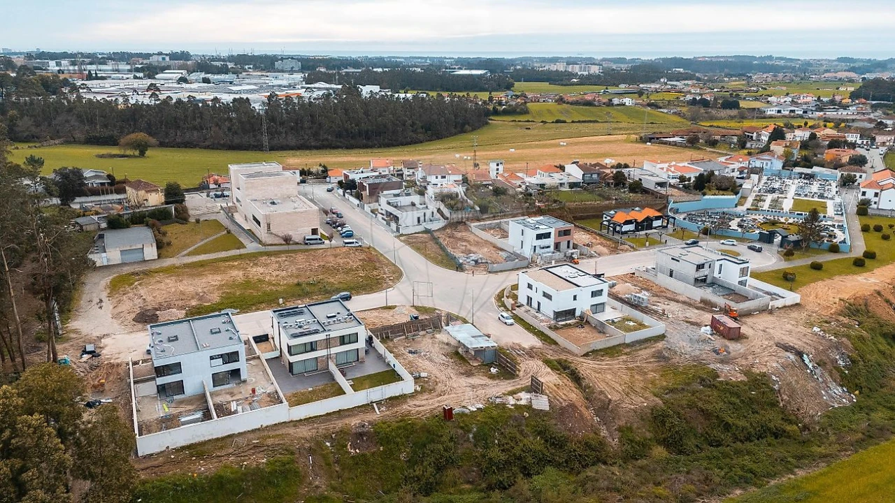 Terreno para Venda em Castêlo da Maia Foto 13