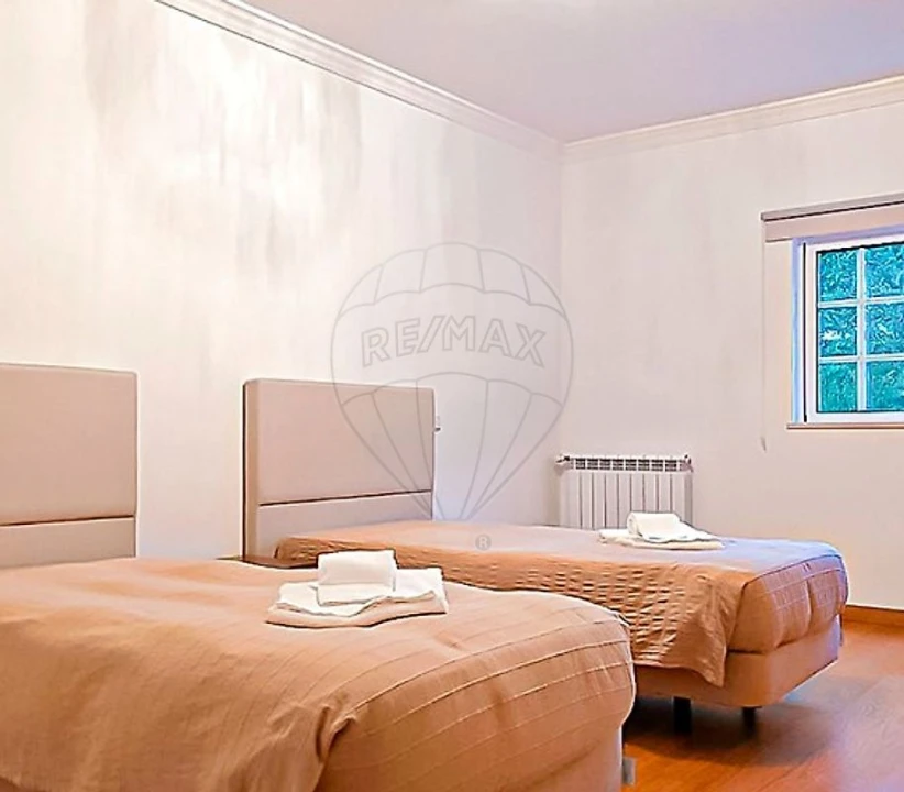 Moradia T5 para Venda em Albufeira e Olhos de Água Foto 3